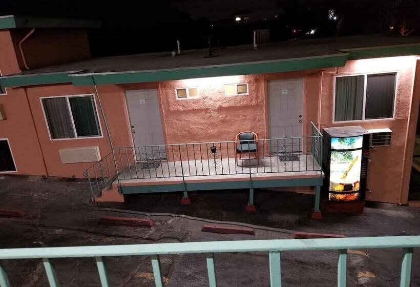 فندق صغير Travis Lodge Motel 16