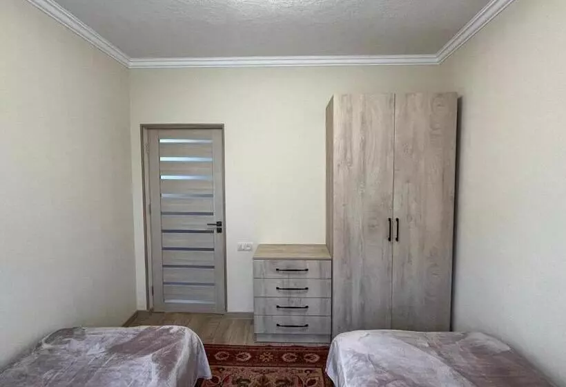 تختخواب و صبحانه Inexpensive House