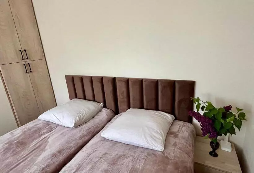 تختخواب و صبحانه Inexpensive House