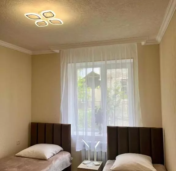 تختخواب و صبحانه Inexpensive House