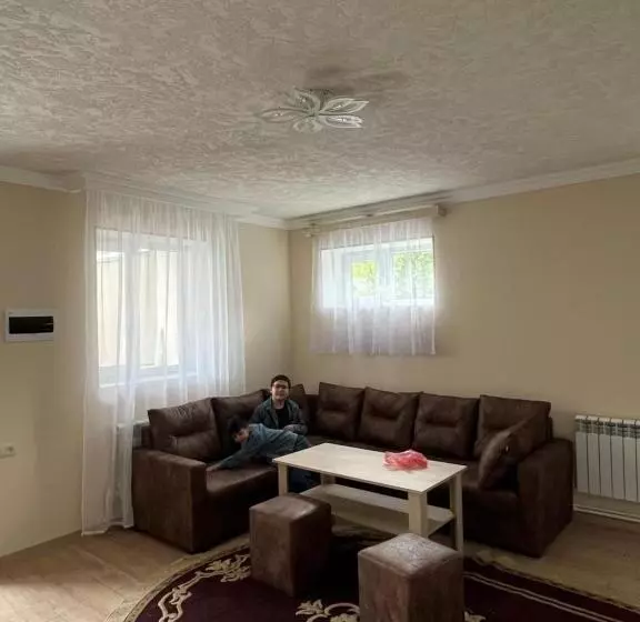 تختخواب و صبحانه Inexpensive House