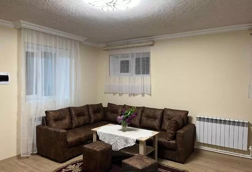 تختخواب و صبحانه Inexpensive House