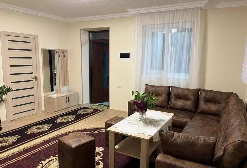 تختخواب و صبحانه Inexpensive House