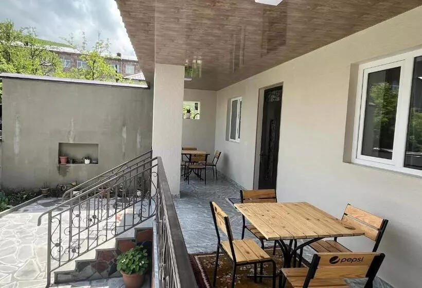 تختخواب و صبحانه Inexpensive House