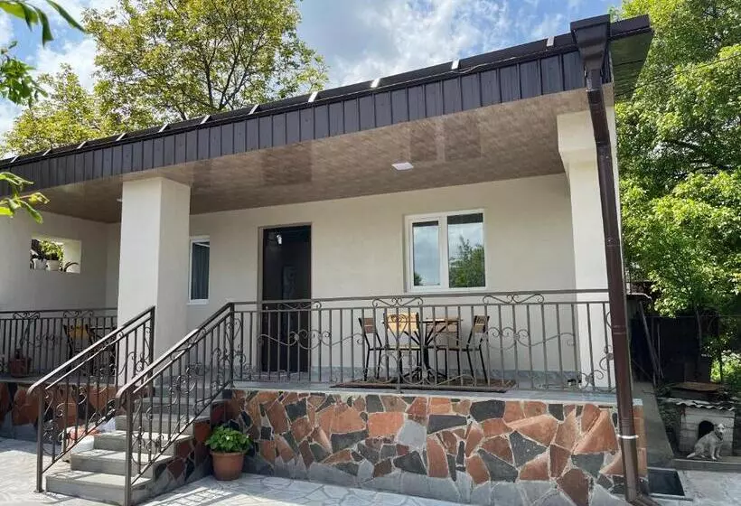 تختخواب و صبحانه Inexpensive House