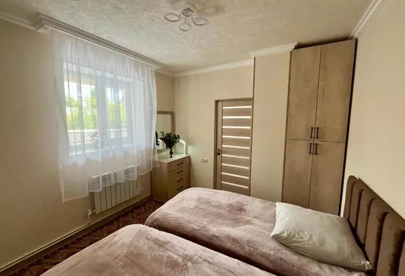 تختخواب و صبحانه Inexpensive House