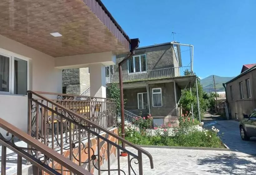 تختخواب و صبحانه Inexpensive House