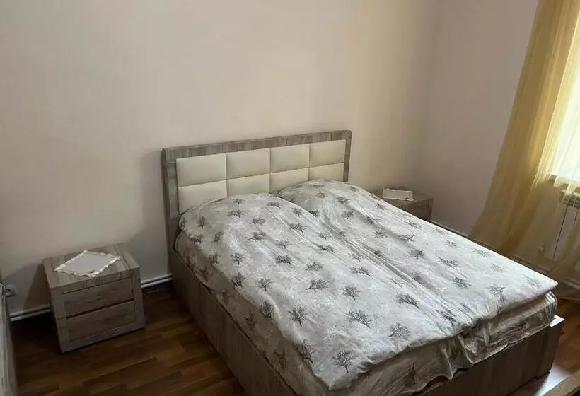 تختخواب و صبحانه Inexpensive House