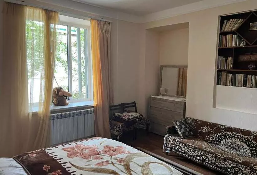 تختخواب و صبحانه Inexpensive House