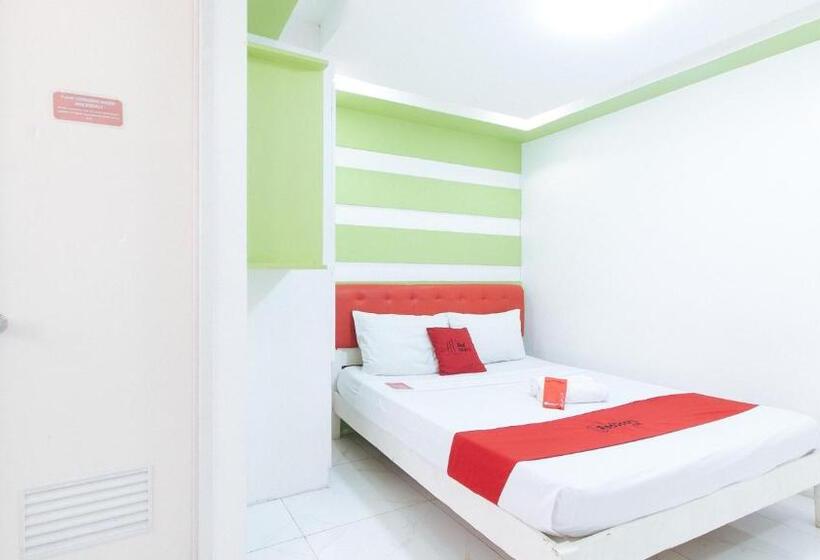 Отель Reddoorz At Dbuilders Rooms Lower Bicutan