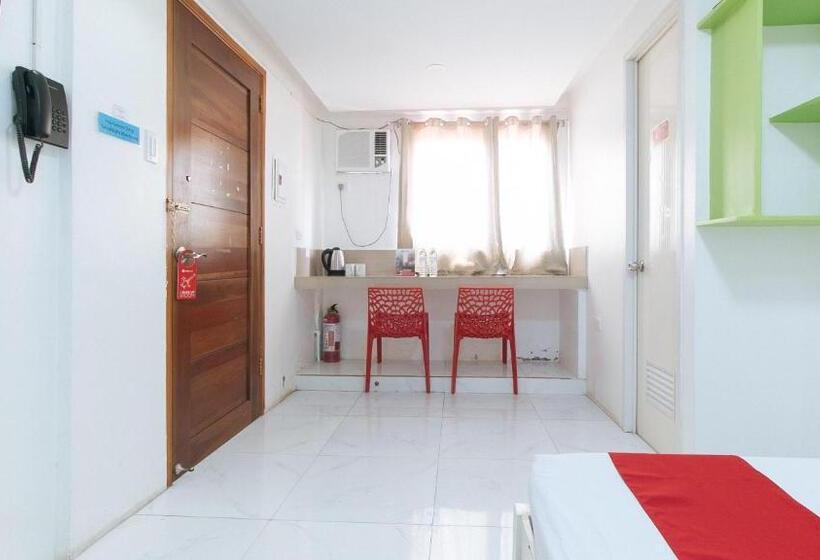 Отель Reddoorz At Dbuilders Rooms Lower Bicutan