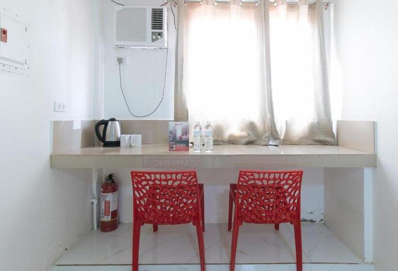 Отель Reddoorz At Dbuilders Rooms Lower Bicutan