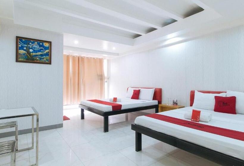 Отель Reddoorz At Dbuilders Rooms Lower Bicutan