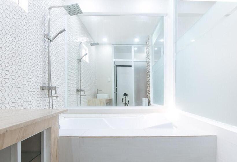 Отель Reddoorz At Dbuilders Rooms Lower Bicutan