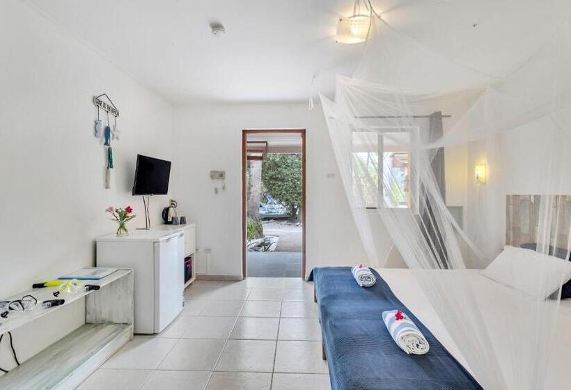 هتل Tropical Divers Resort