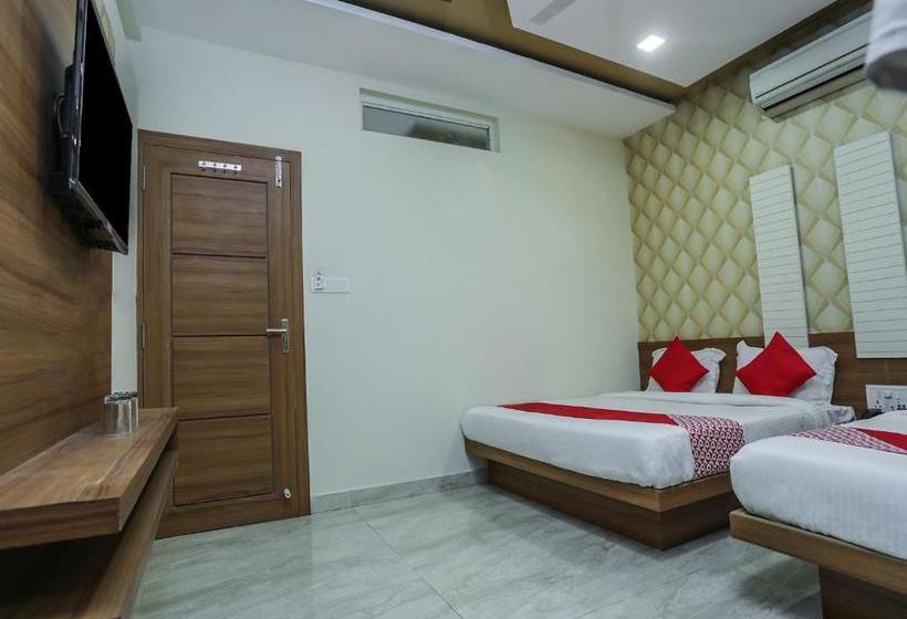 Oyo 16163 Hotel Shri Hari