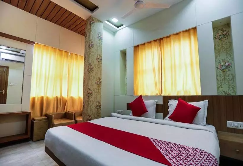 Oyo 16163 Hotel Shri Hari