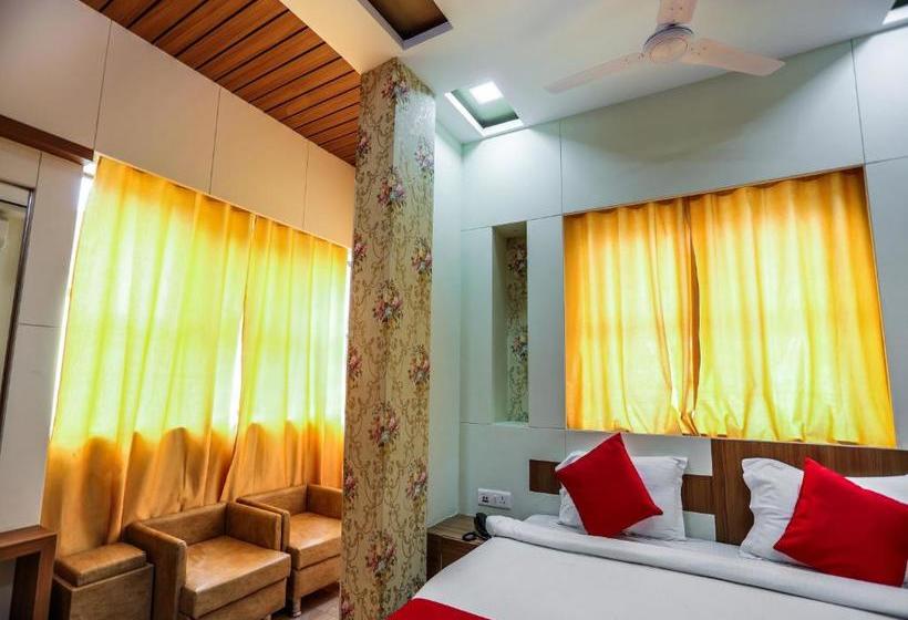 Oyo 16163 Hotel Shri Hari