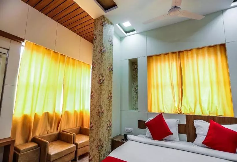Oyo 16163 Hotel Shri Hari