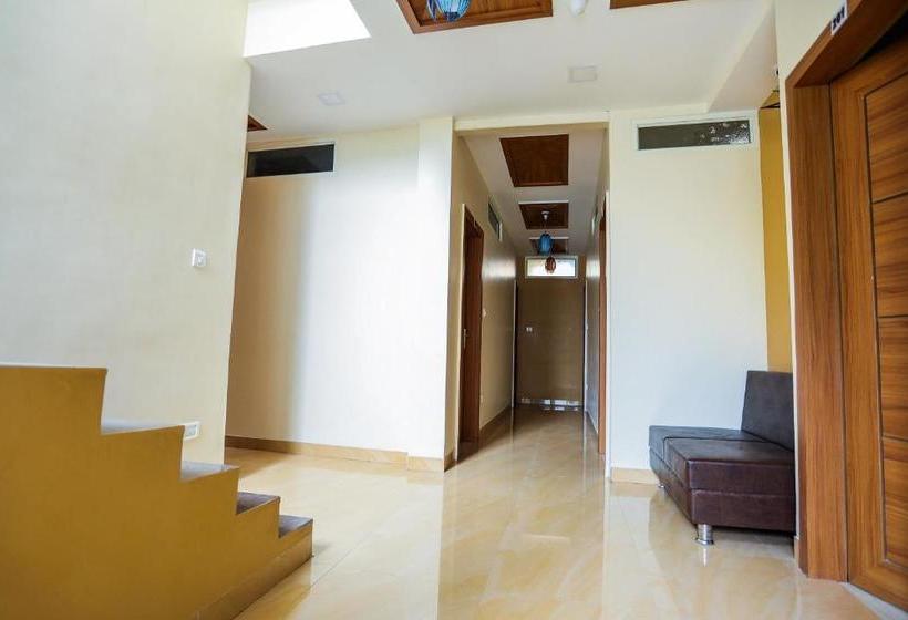 Oyo 16163 Hotel Shri Hari