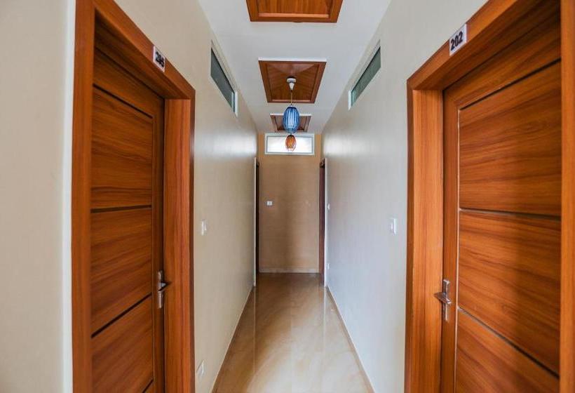 Oyo 16163 Hotel Shri Hari