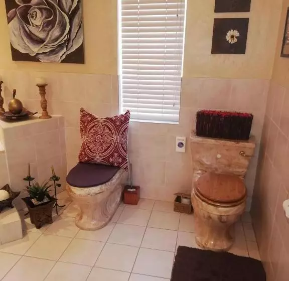 Majatalo Leeuwenhof Guesthouse