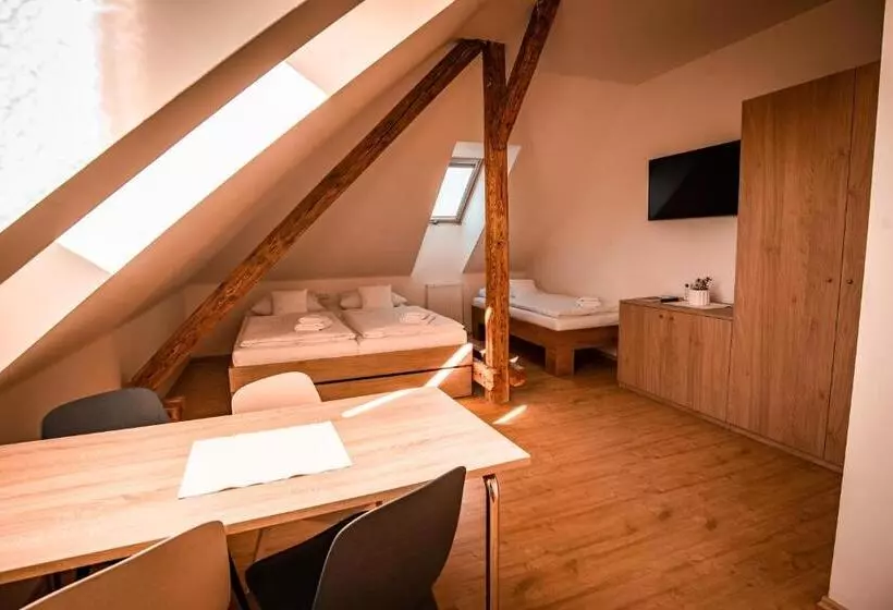 Aamiaismajoitus (B&B) Penzion Panský Dvůr Telč
