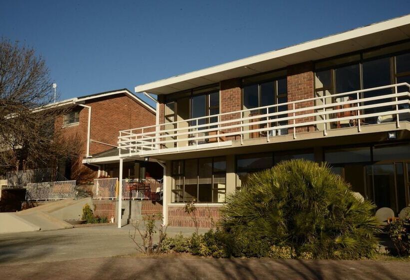 ベッドアンドブレックファースト Skylight Lodge