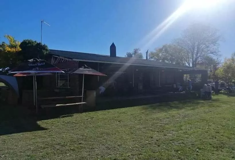 ベッドアンドブレックファースト Skylight Lodge