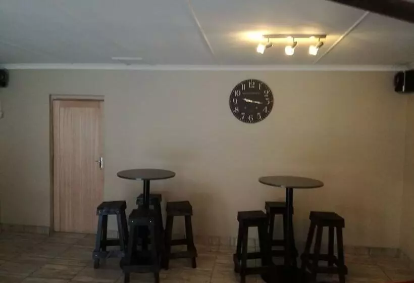 ベッドアンドブレックファースト Skylight Lodge