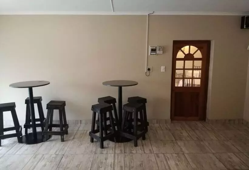 ベッドアンドブレックファースト Skylight Lodge