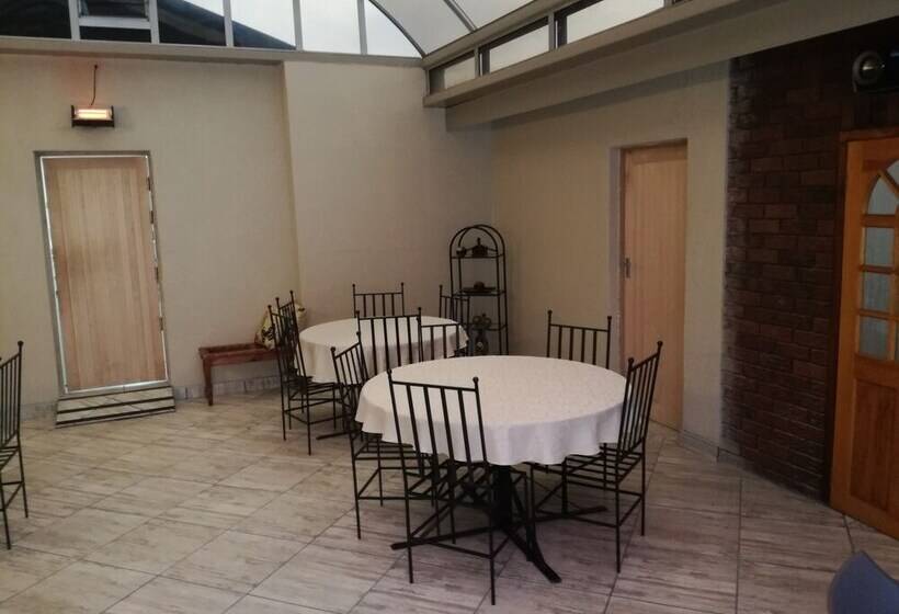 ベッドアンドブレックファースト Skylight Lodge