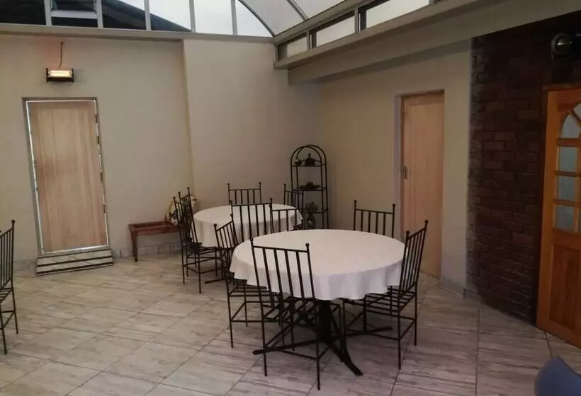 ベッドアンドブレックファースト Skylight Lodge