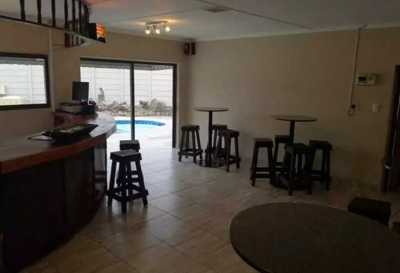 ベッドアンドブレックファースト Skylight Lodge