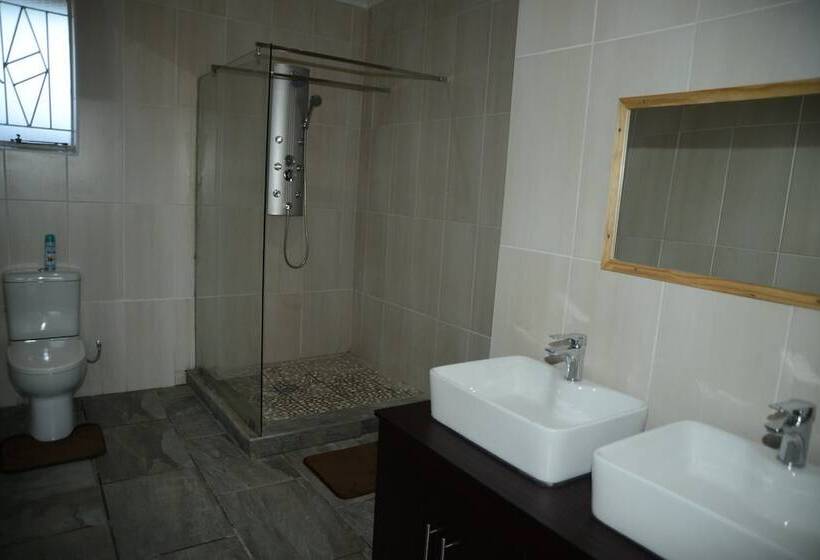 ベッドアンドブレックファースト Skylight Lodge