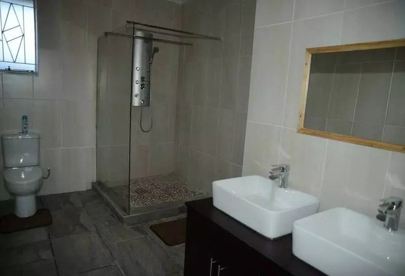 ベッドアンドブレックファースト Skylight Lodge