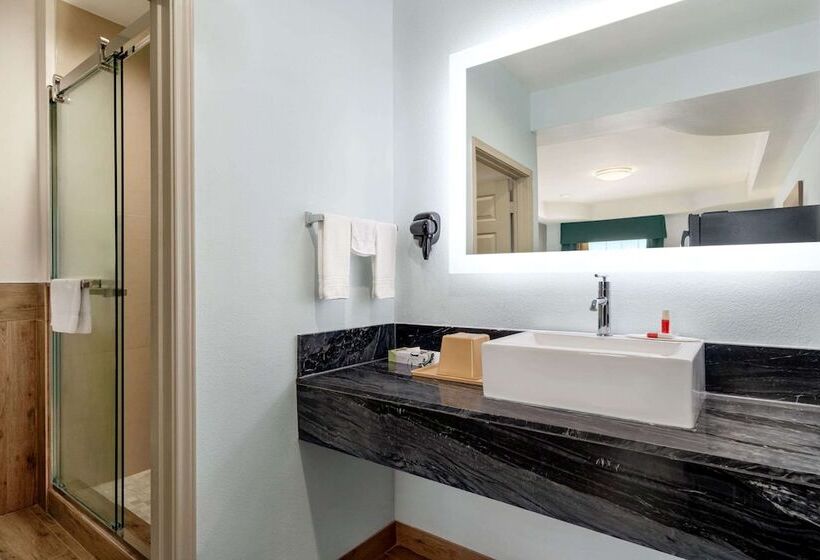 فندق Baymont By Wyndham Kingwood