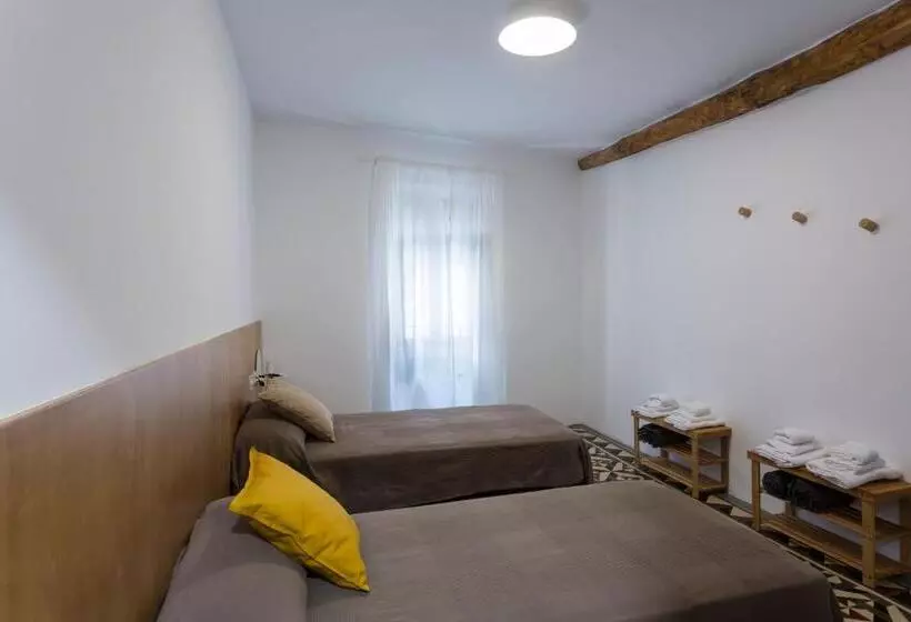 Hostel.b
