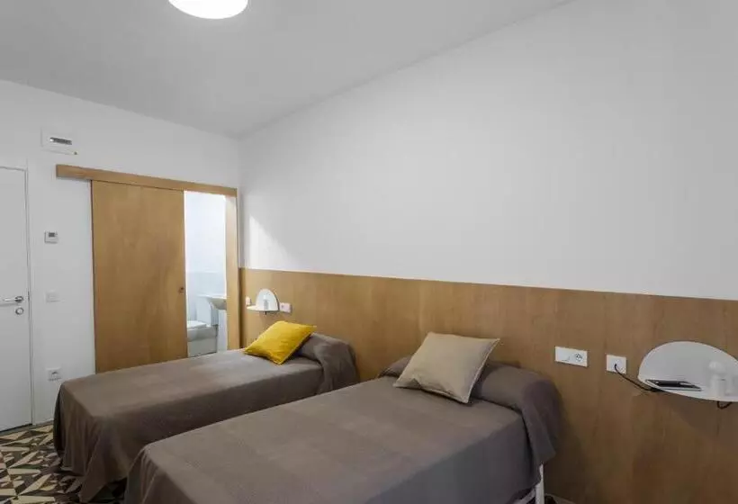 Hostel.b