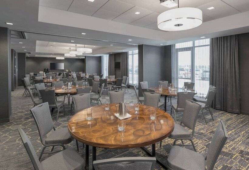 هتل Courtyard By Marriott Halifax Dartmouth