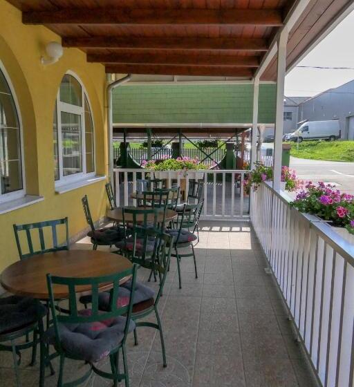 Nocleg ze śniadaniem Hbh Bajor Sörház Sólyomfészek Panzió