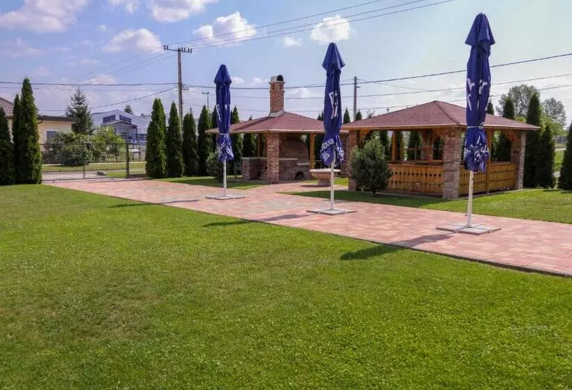 Aamiaismajoitus (B&B) Hbh Bajor Sörház Sólyomfészek Panzió