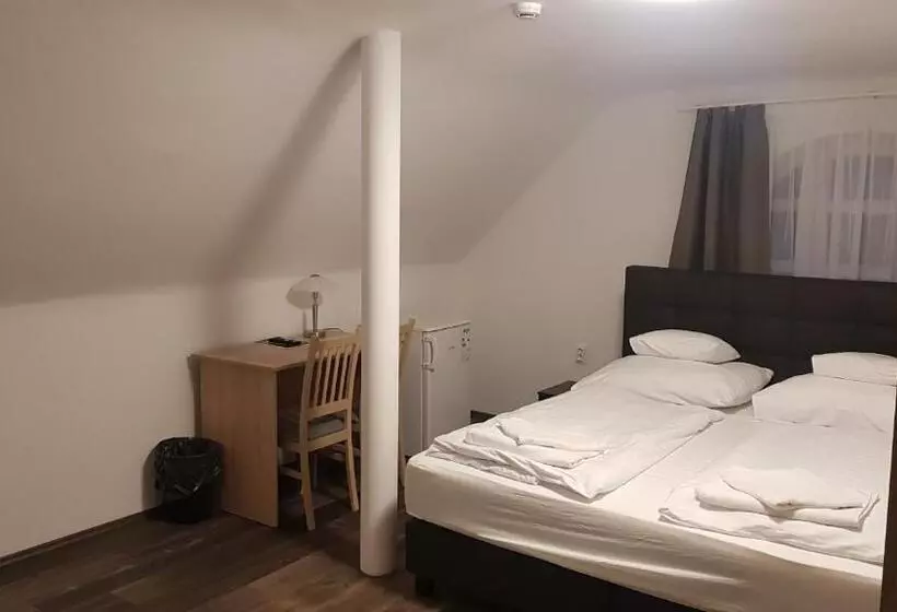 Aamiaismajoitus (B&B) Hbh Bajor Sörház Sólyomfészek Panzió