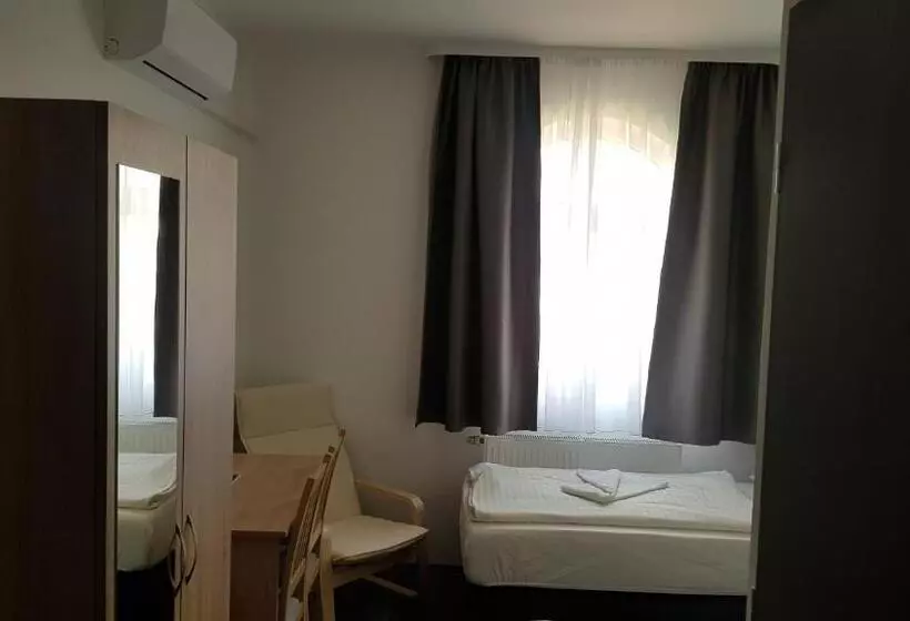 Aamiaismajoitus (B&B) Hbh Bajor Sörház Sólyomfészek Panzió