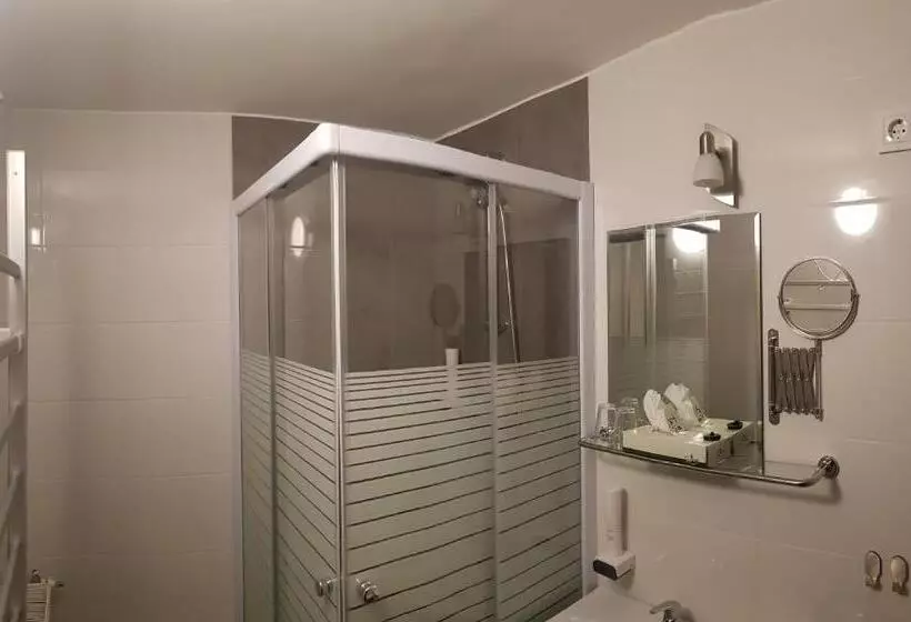 Aamiaismajoitus (B&B) Hbh Bajor Sörház Sólyomfészek Panzió