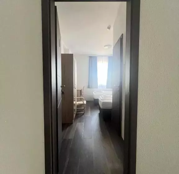 Aamiaismajoitus (B&B) Hbh Bajor Sörház Sólyomfészek Panzió