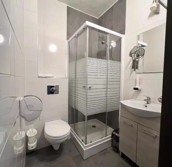 Aamiaismajoitus (B&B) Hbh Bajor Sörház Sólyomfészek Panzió