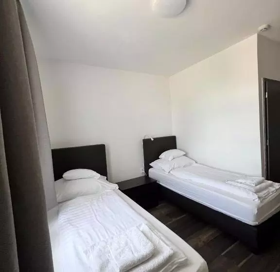 Aamiaismajoitus (B&B) Hbh Bajor Sörház Sólyomfészek Panzió