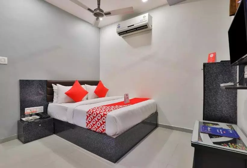 هتل Oyo 16383 Raj Palace