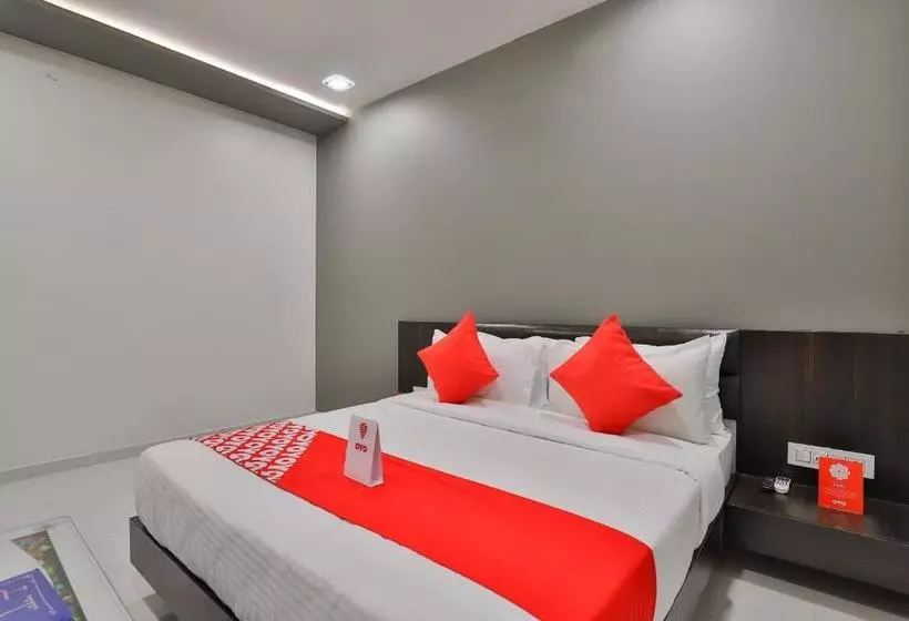 هتل Oyo 16383 Raj Palace